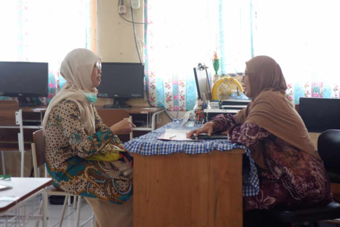 Dokumentasi DOKUMENTASI PEMBAGIAN RAPORT KELAS X XI