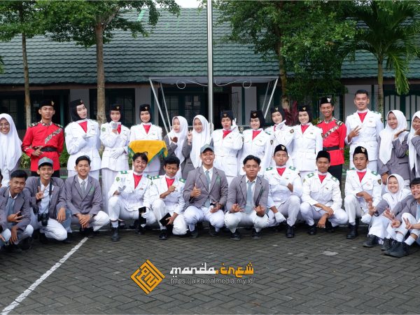 UPACARA SENIN SEKALIGUS HALAL BIHALAL KELAS XII  -  06 Maret 2023