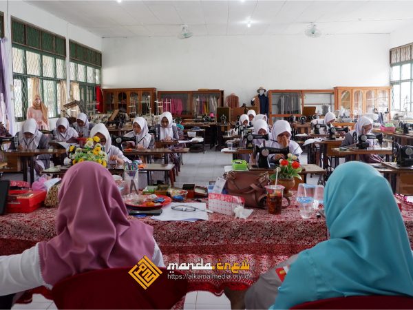 UJIAN KOMPETENSI KEJURUAN - 06 Maret 2023 UJIAN KOMPETENSI KEJURUAN - 06 Maret 2023
