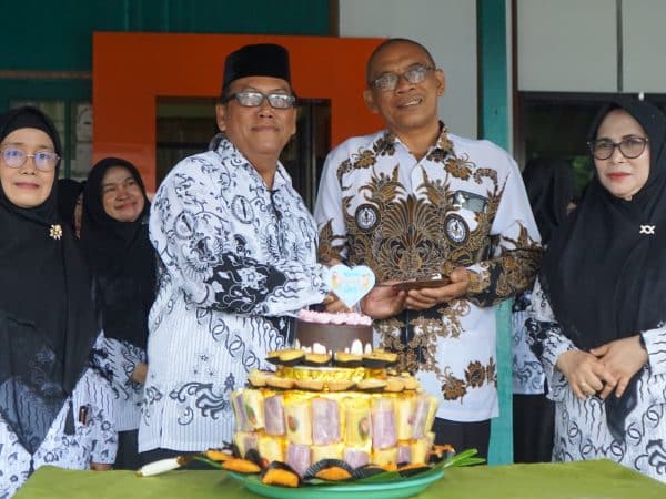 Peringatan Hari Guru Nasional - Senin 25 November 2024 Peringatan Hari Guru Nasional - Senin 25 November 2024