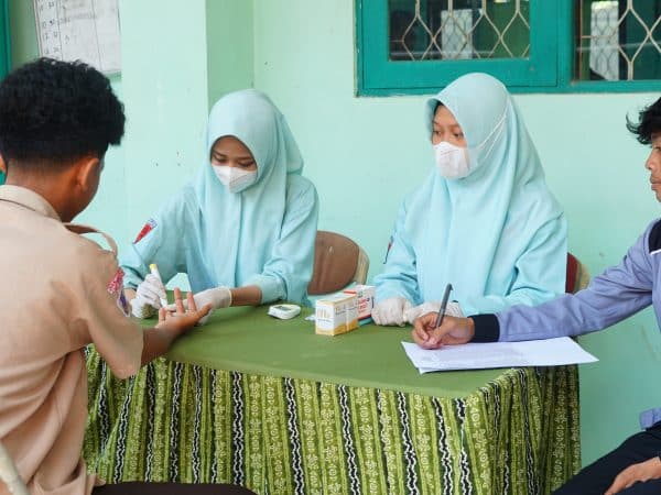 Pemeriksaan Penjaringan Kesehatan Kelas XII Rabu 24 September 2025